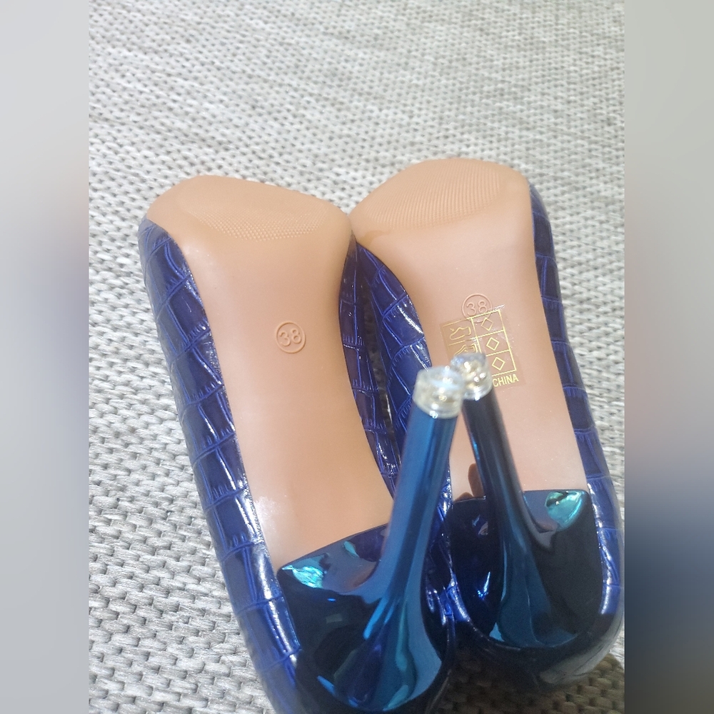 Blue Heels - Picture 7 of 9